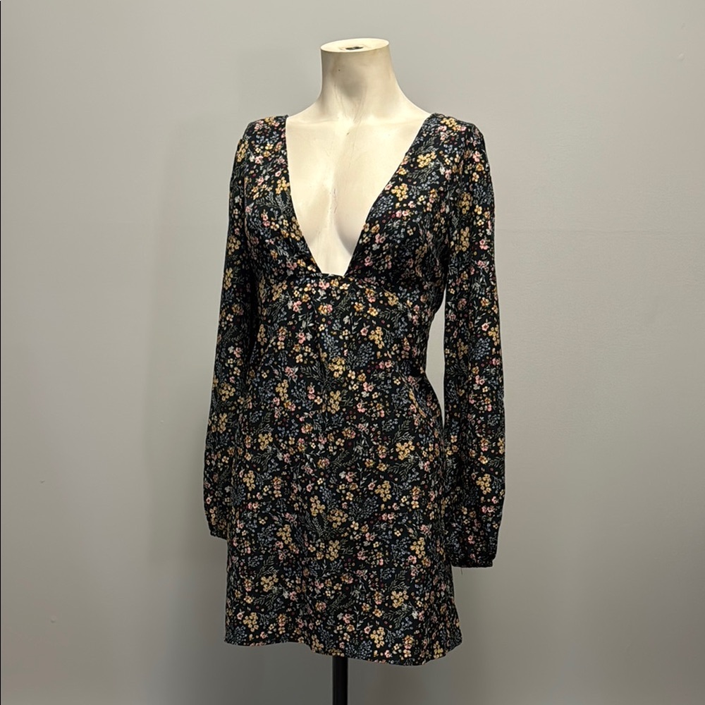 Forever 21 Black and Tan Plunge Neck Bishop Sleeve Dress